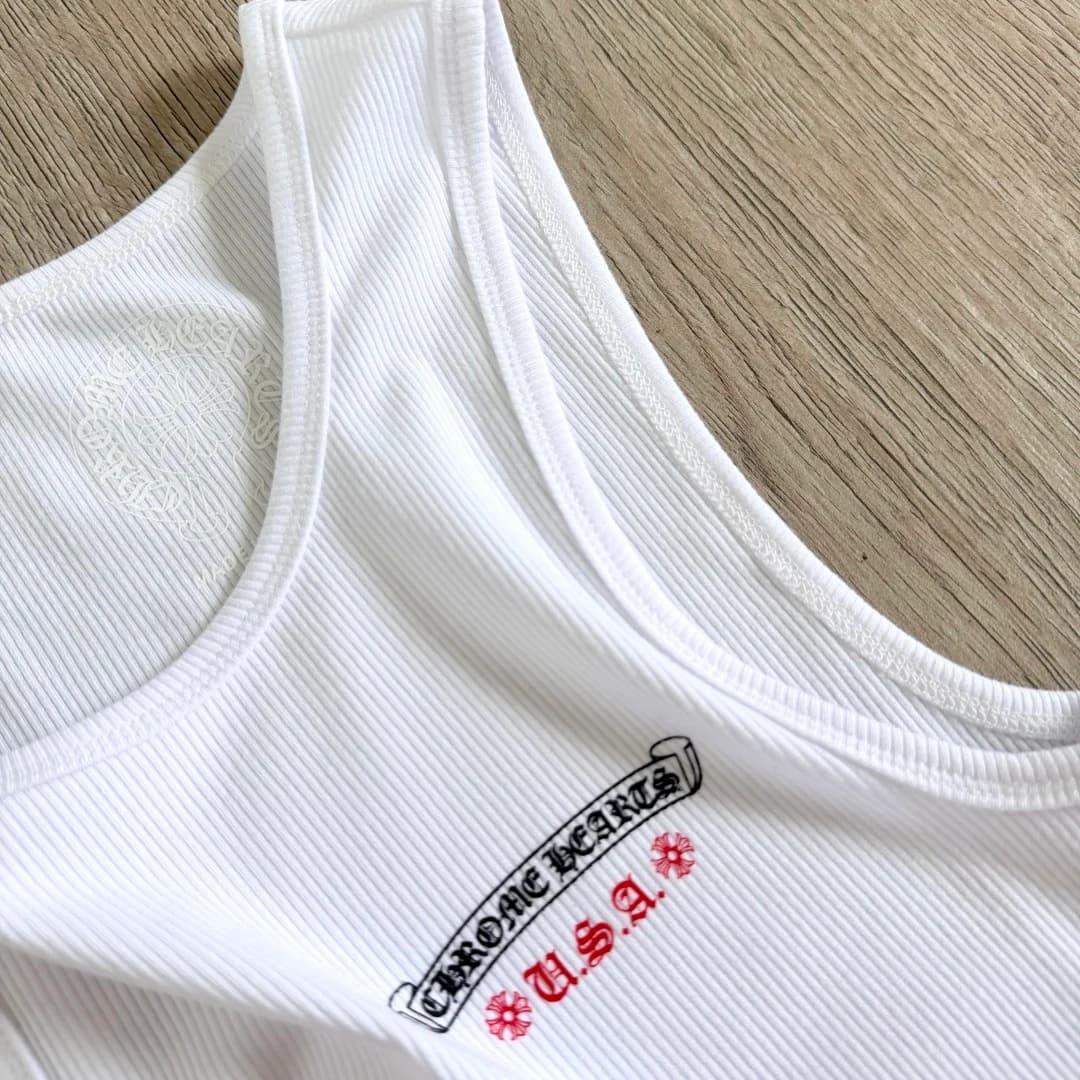 Принт Chrome Hearts U.S.A. на воротнике белого платья