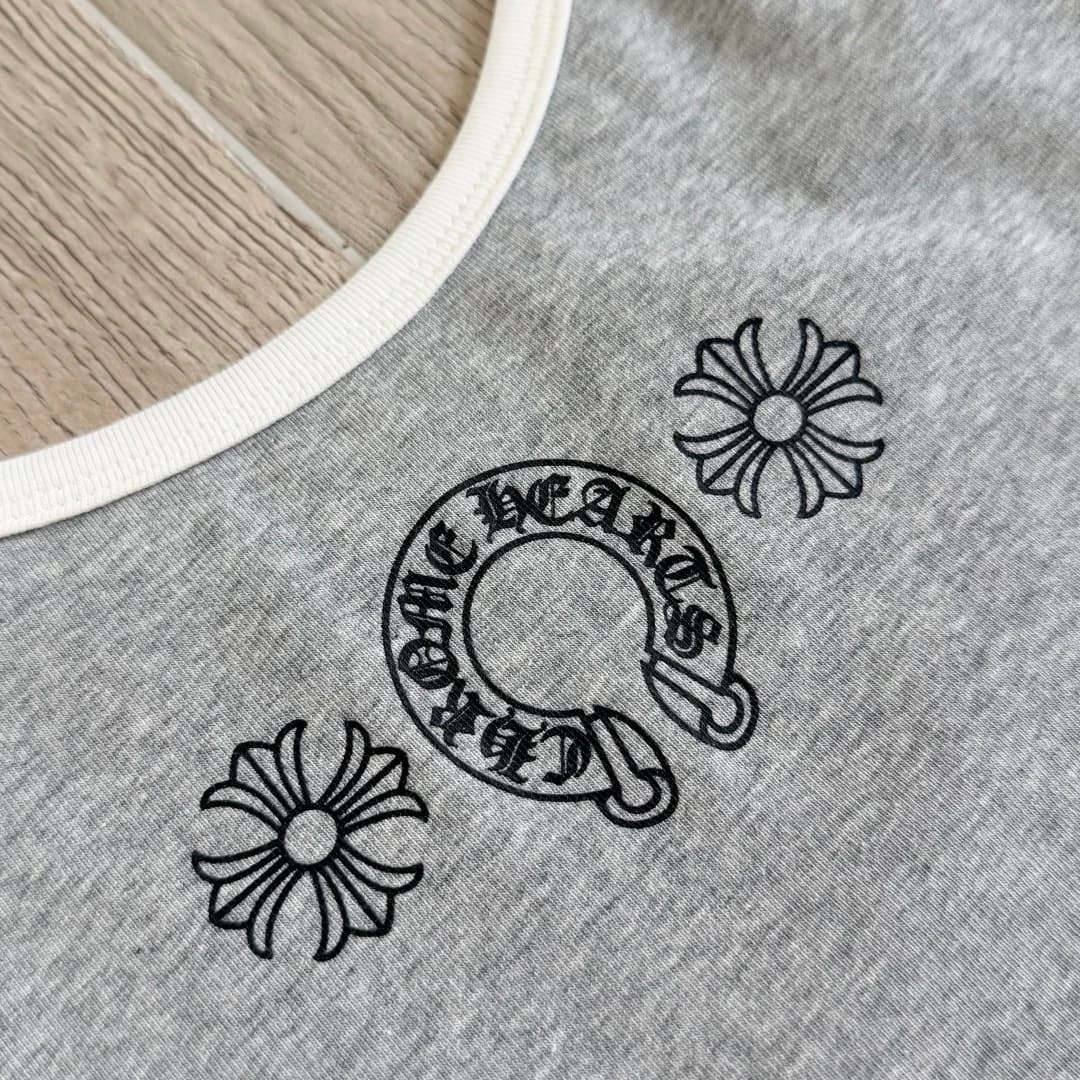 Принт с подковой и цветами на сером платье Chrome Hearts