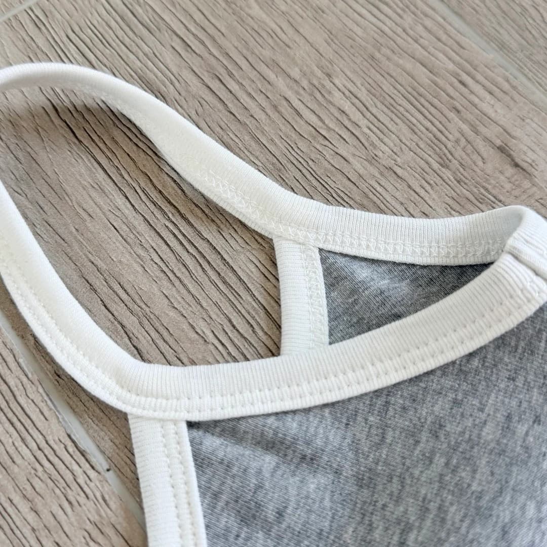 Деталь бретелей серого платья Chrome Hearts