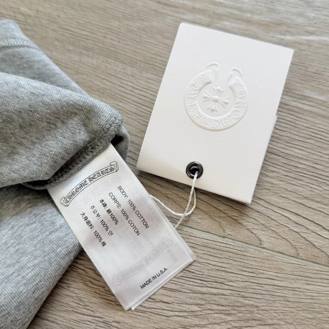 Внутренняя бирка с составом 100% хлопок серого платья Chrome Hearts