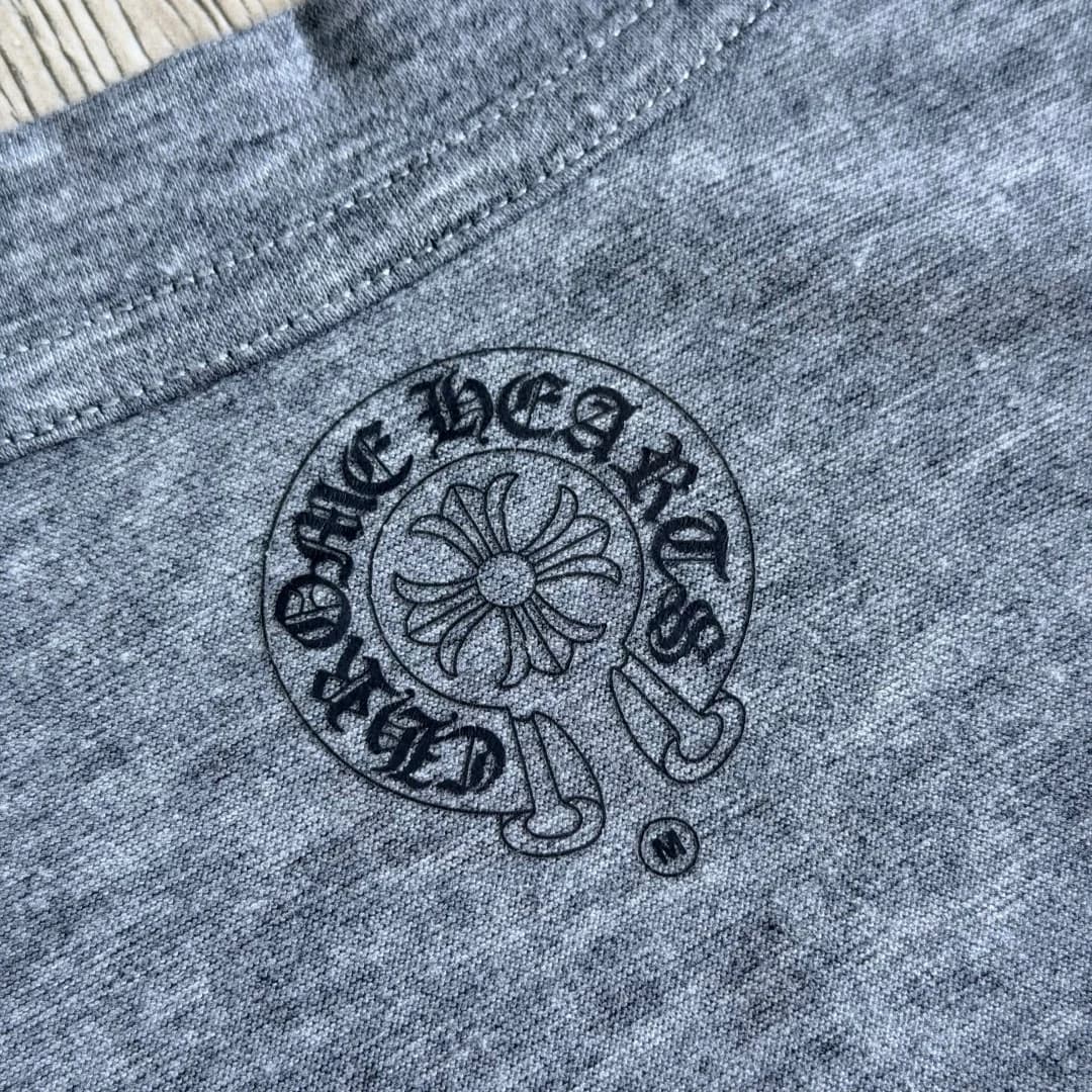 Внутренний принт с логотипом Chrome Hearts на горловине