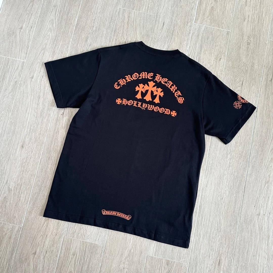 Черная футболка Chrome Hearts сзади под углом