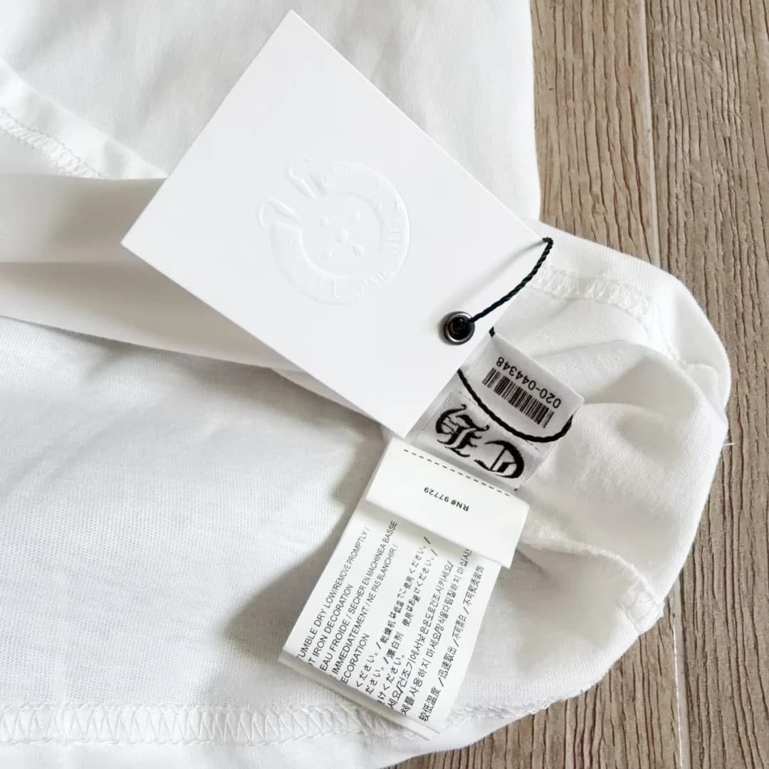 Бирки белой футболки Chrome Hearts