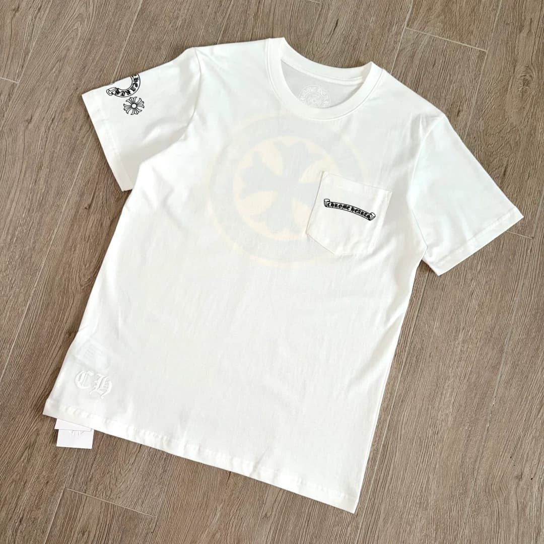 Белая футболка Chrome Hearts под углом