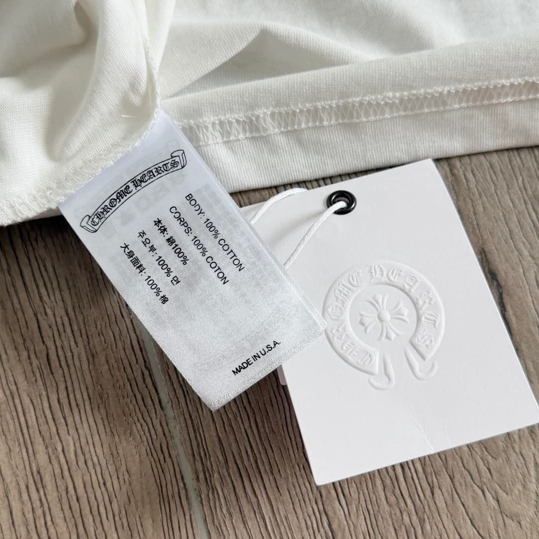 Бирка белой футболки Chrome Hearts