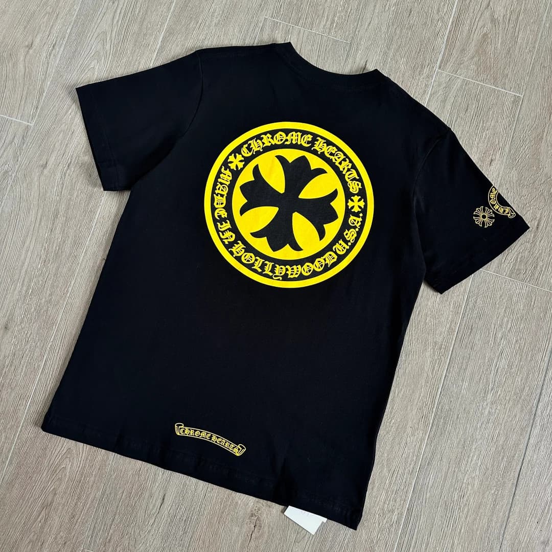 Черная футболка Chrome Hearts спереди