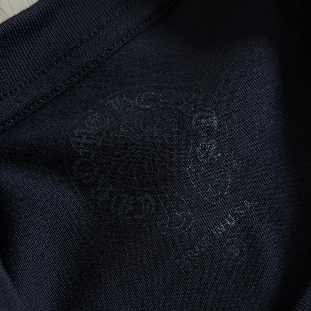 Внутренний принт с логотипом на воротнике лонгслива Chrome Hearts STAFF