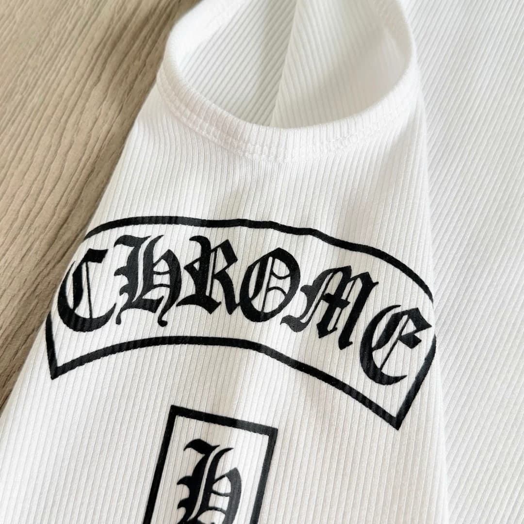 Деталь принта Chrome Hearts на спинке
