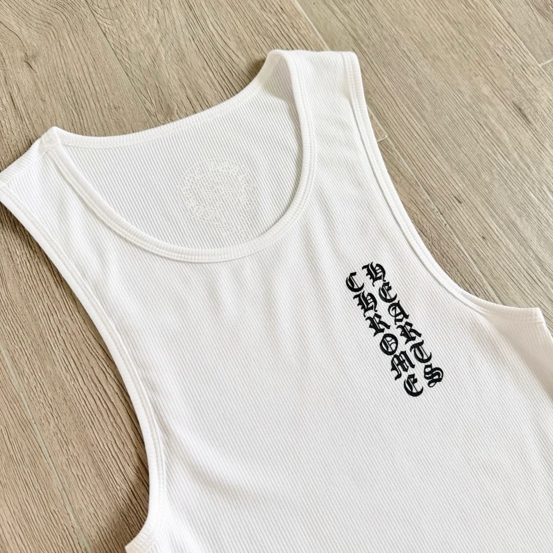 Круглый вырез белого платья-майки Chrome Hearts с принтом на груди
