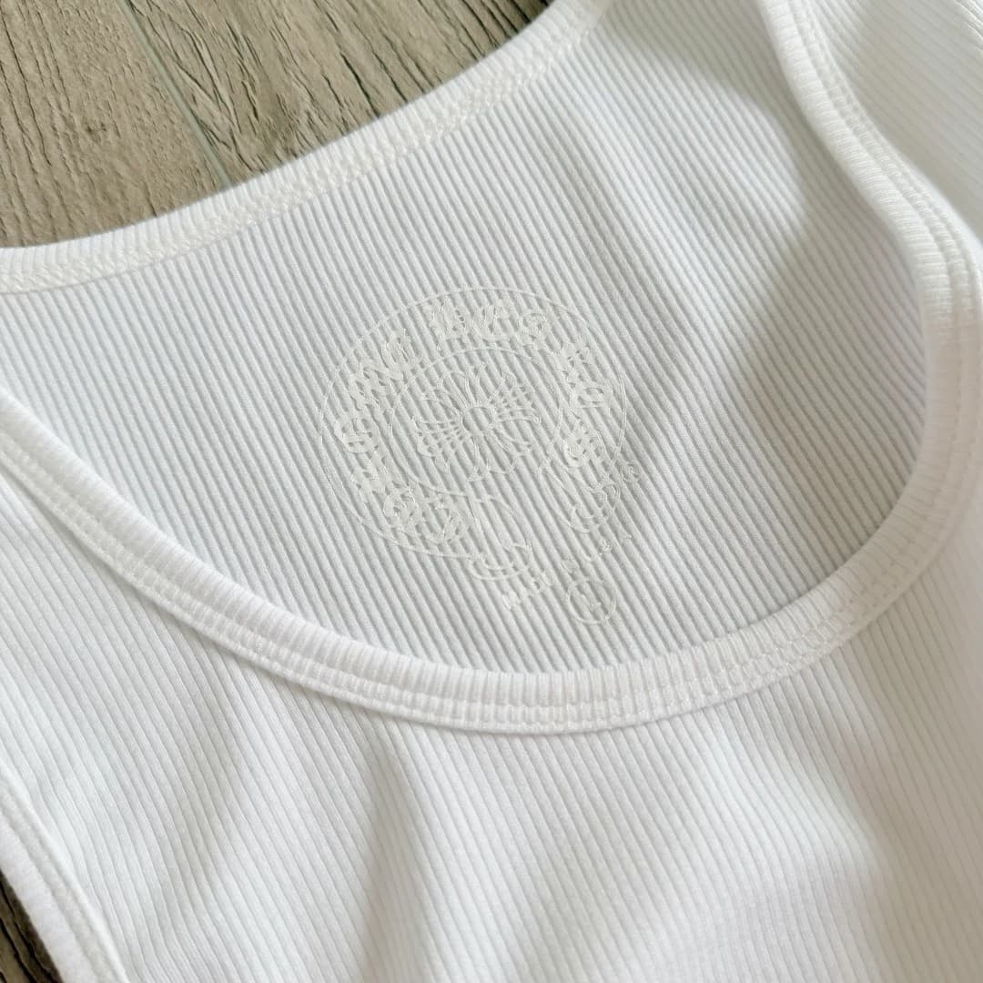 Внутренняя сторона горловины с фирменным принтом Chrome Hearts