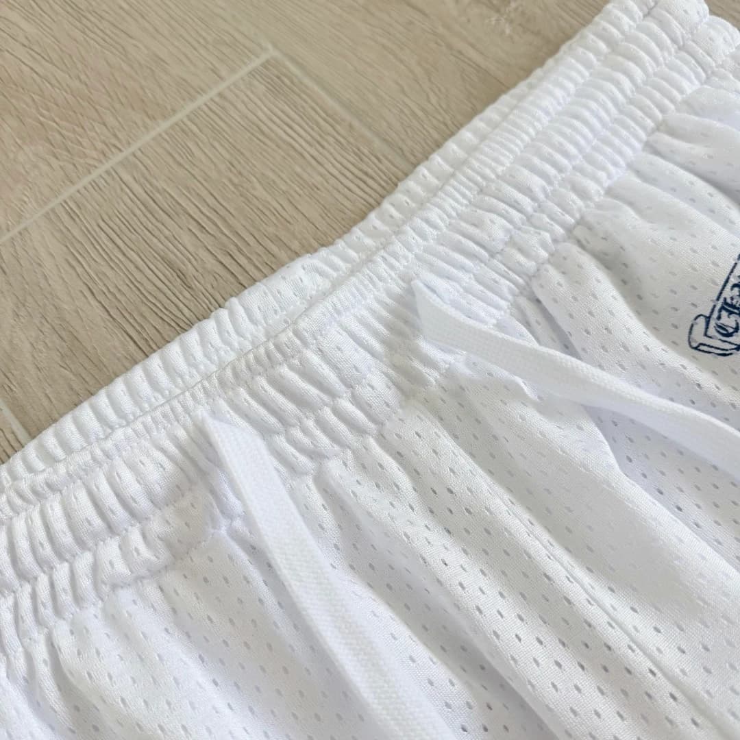 Эластичный пояс со шнурком на белых спортивных штанах Chrome Hearts