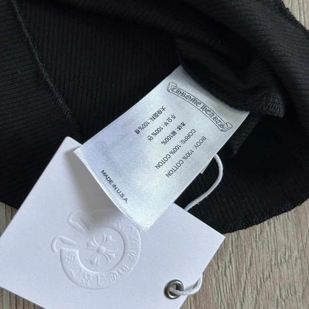 Ярлык с указанием состава 100% хлопок на майке Chrome Hearts
