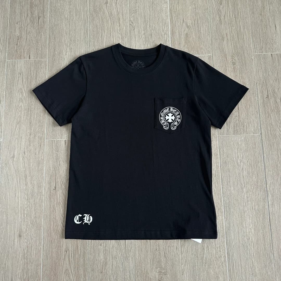 Черная футболка Chrome Hearts, вид спереди