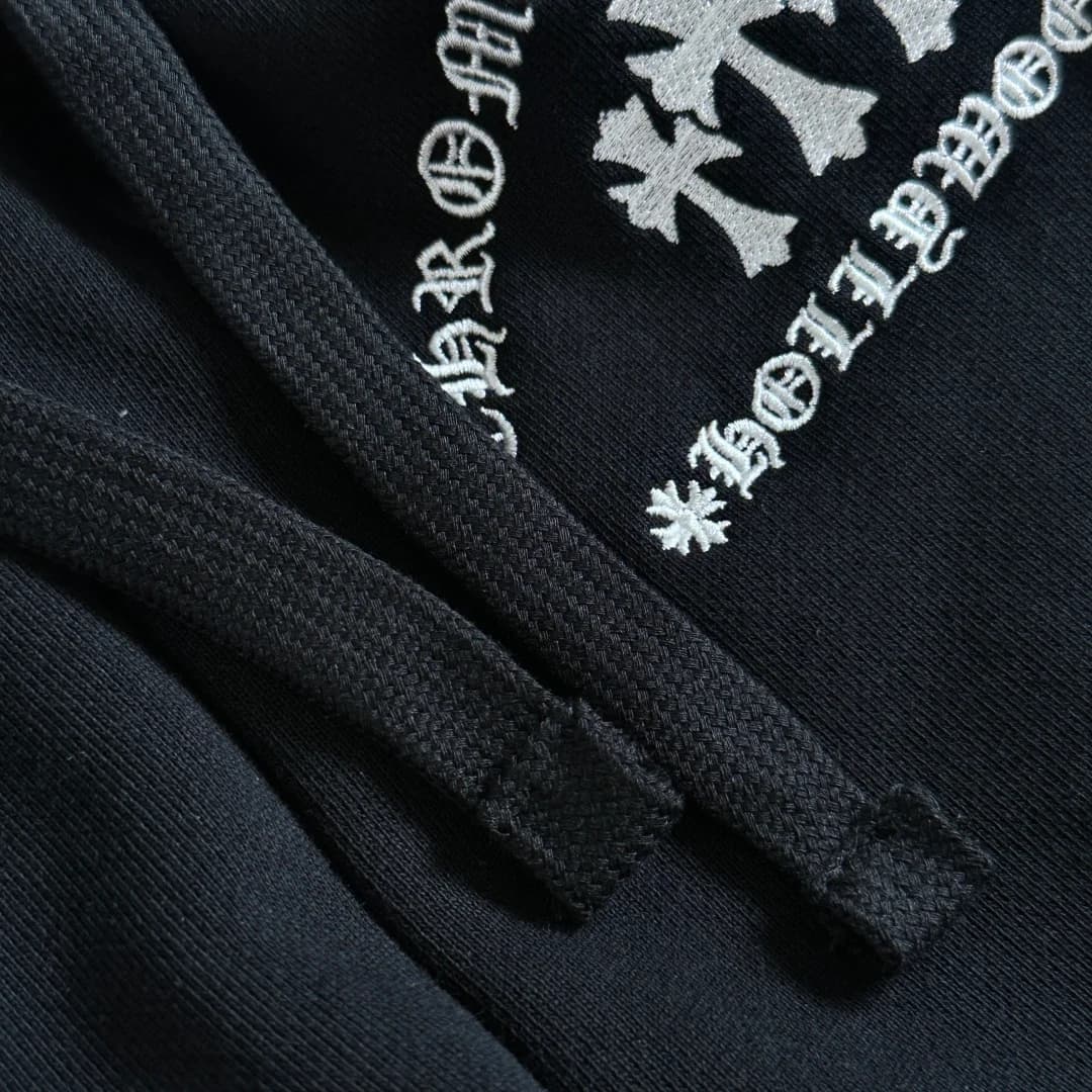 Шнурок на поясе черных спортивных штанов Chrome Hearts