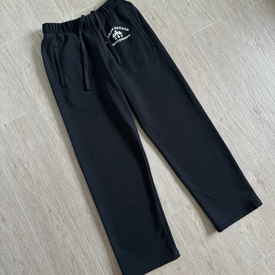 Черные штаны Chrome Hearts, общий вид