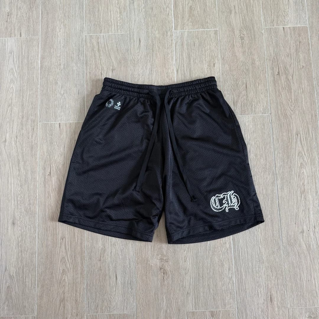 Черные сетчатые шорты Chrome Hearts, вид спереди