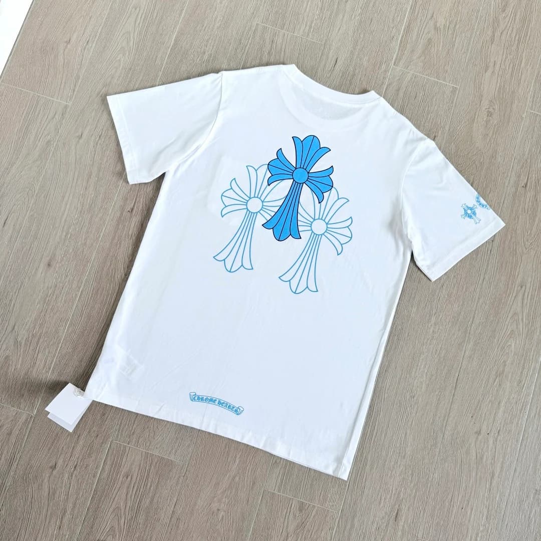 Белая футболка Chrome Hearts CH23SS сзади под углом
