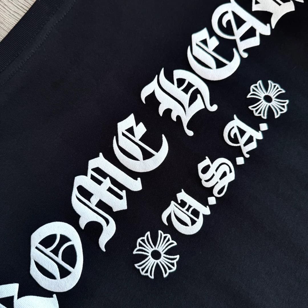 Принт Chrome Hearts на спине черного лонгслива