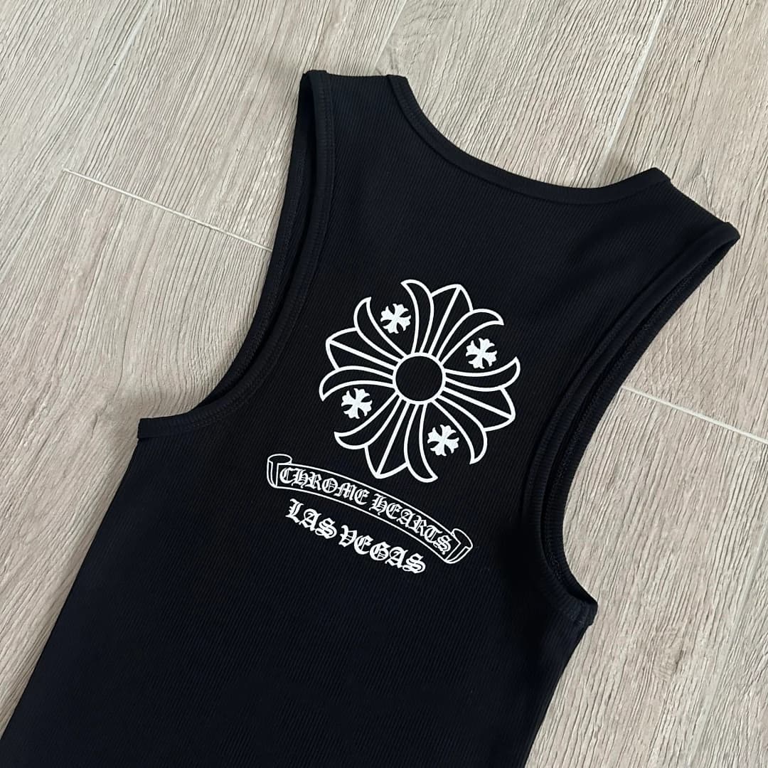 Верхняя часть черной майки Chrome Hearts сзади