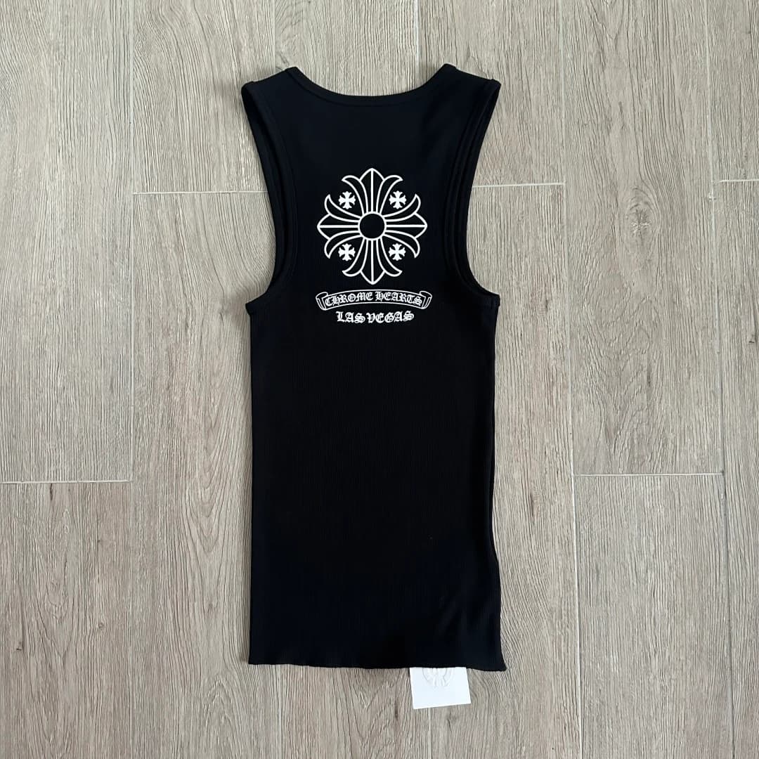 Черная майка Chrome Hearts в рубчик, вид сзади с принтом креста