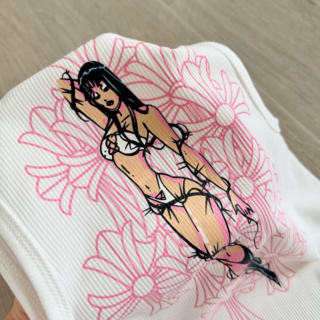 Принт с девушкой на спине белого платья-майки Chrome Hearts Deadly Doll