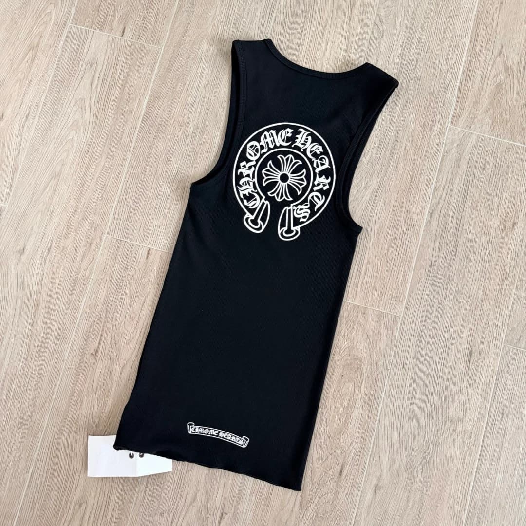 Черная майка Chrome Hearts сзади под углом