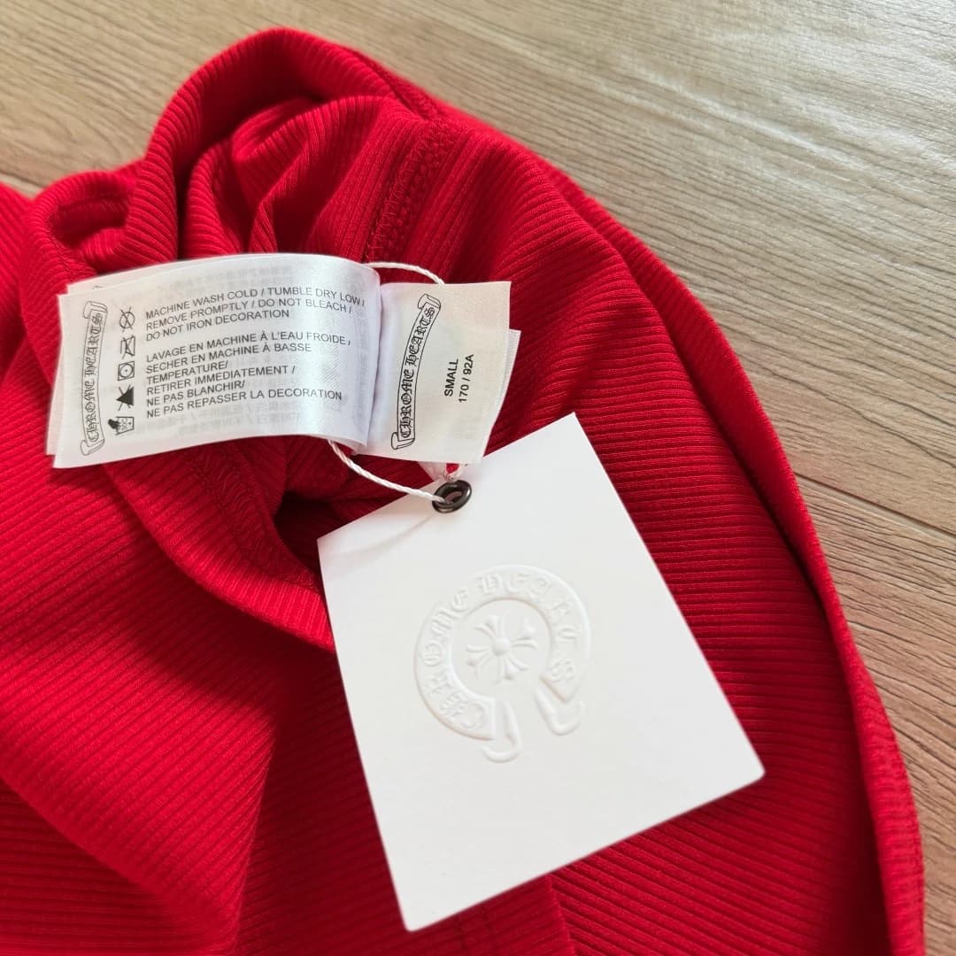 Фирменная бирка красного платья Chrome Hearts