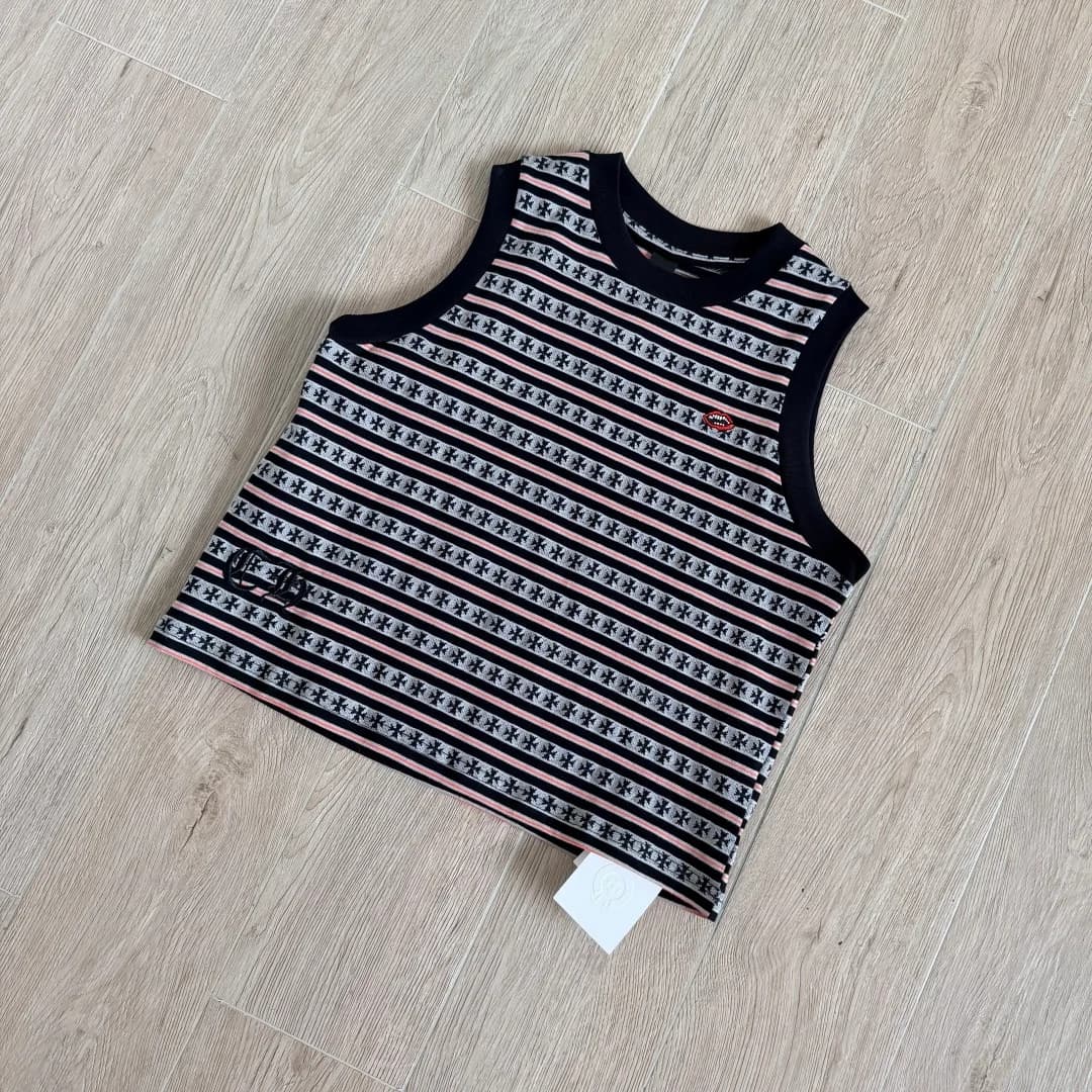 Черный топ Chrome Hearts в полоску, вид под углом