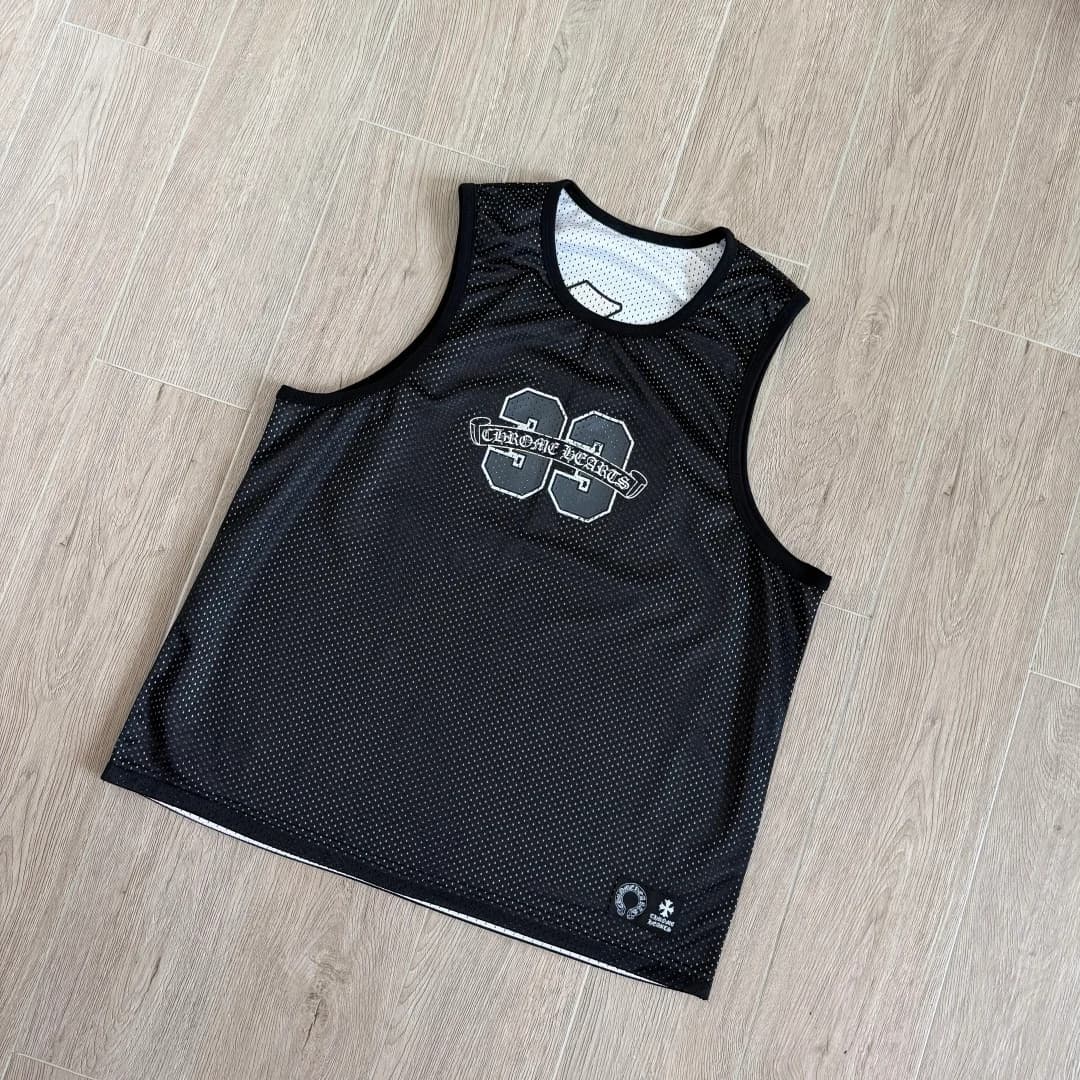 Двусторонняя майка Chrome Hearts, черная сторона под углом