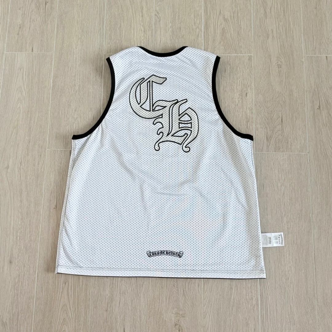 Двусторонняя майка Chrome Hearts, серебристо-серая сторона, вид со спины