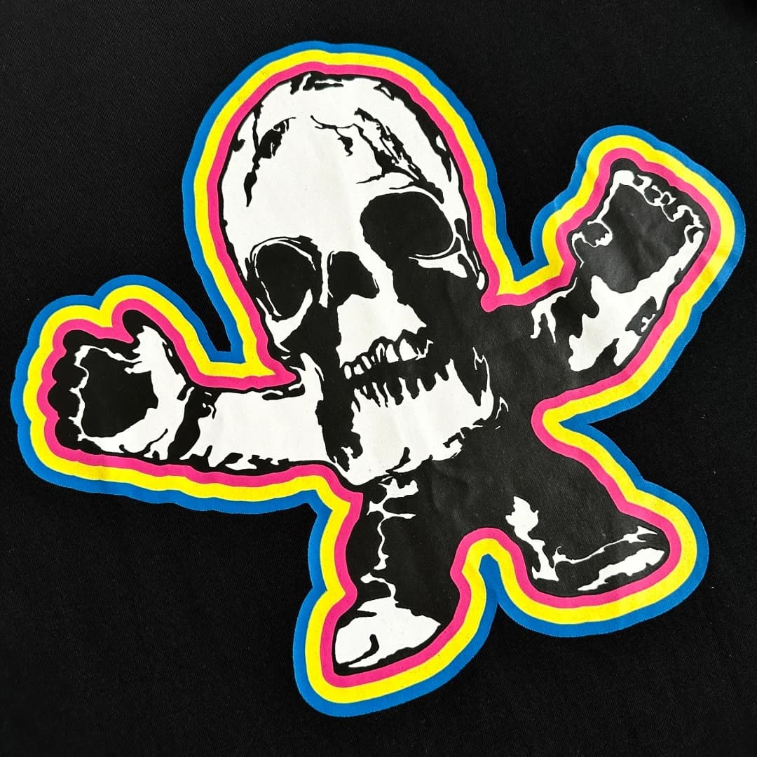 Разноцветный принт со скелетом на черной футболке Chrome Hearts Foti Skull