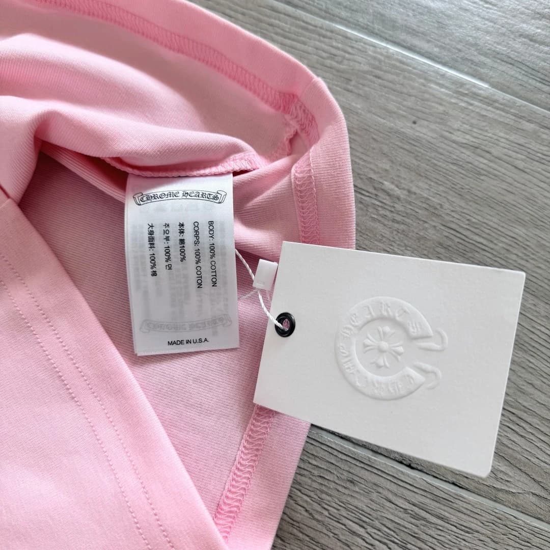 Ярлык с составом ткани футболки Chrome Hearts Deadly Doll
