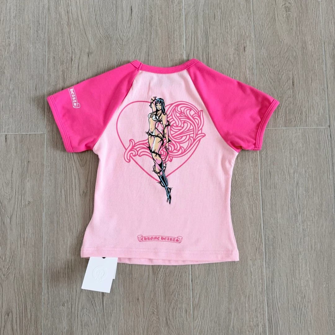 Женская футболка Chrome Hearts Deadly Doll, вид со спины