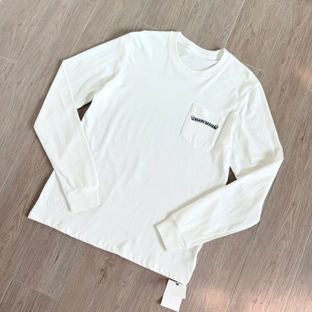 Белый лонгслив Chrome Hearts под углом