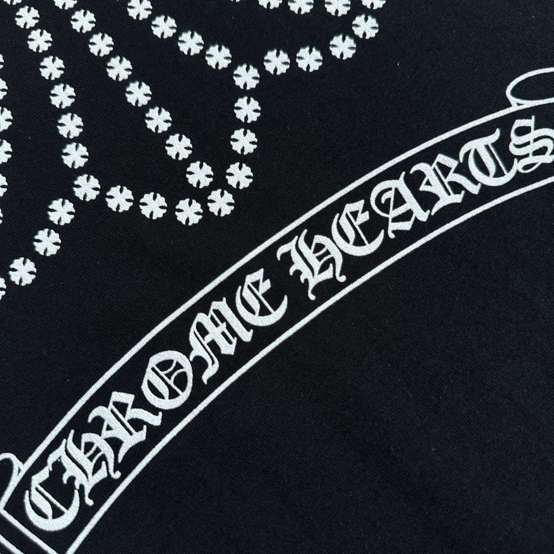 Надпись Chrome Hearts на черном лонгсливе