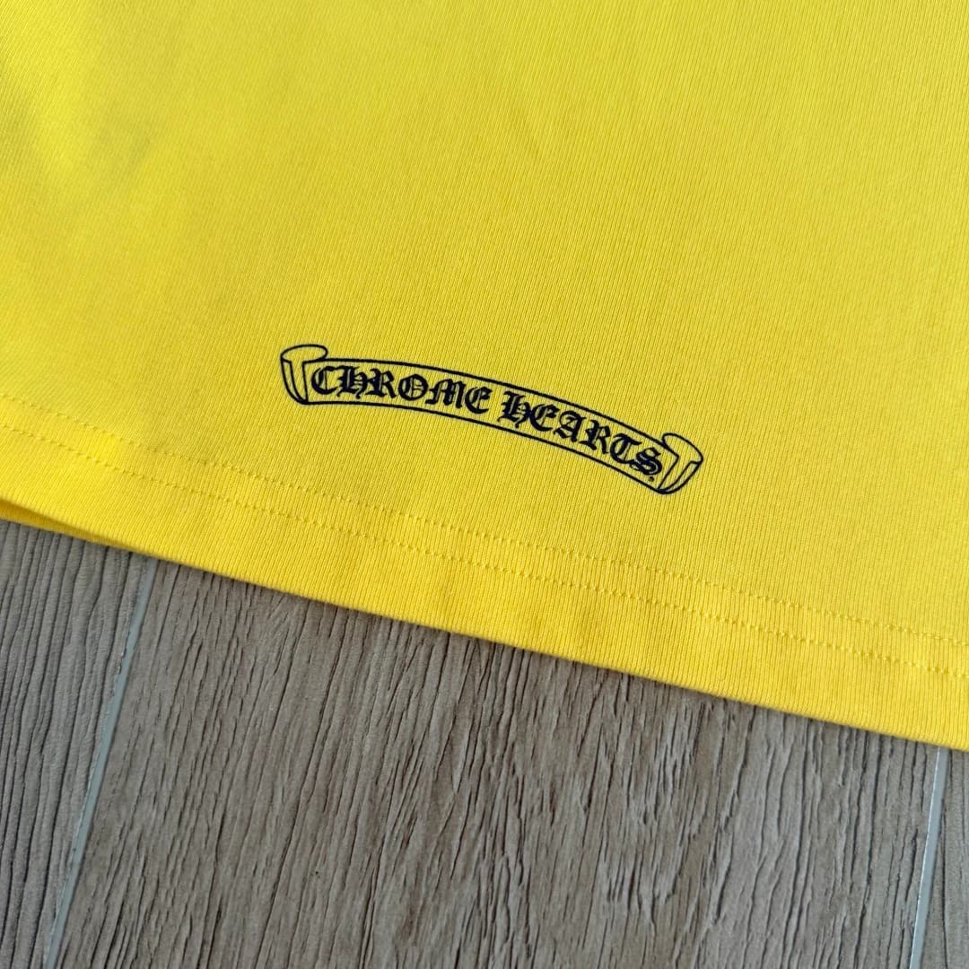 Принт с логотипом Chrome Hearts на нижней части спинки топа