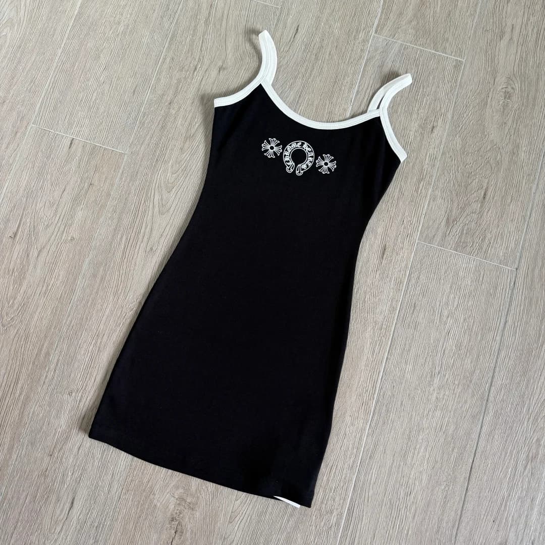 Черное платье-майка Chrome Hearts, вид под углом