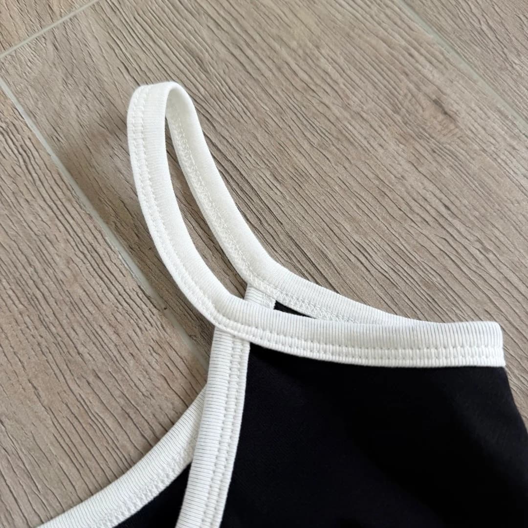 Двойные бретели платья Chrome Hearts, крупный план