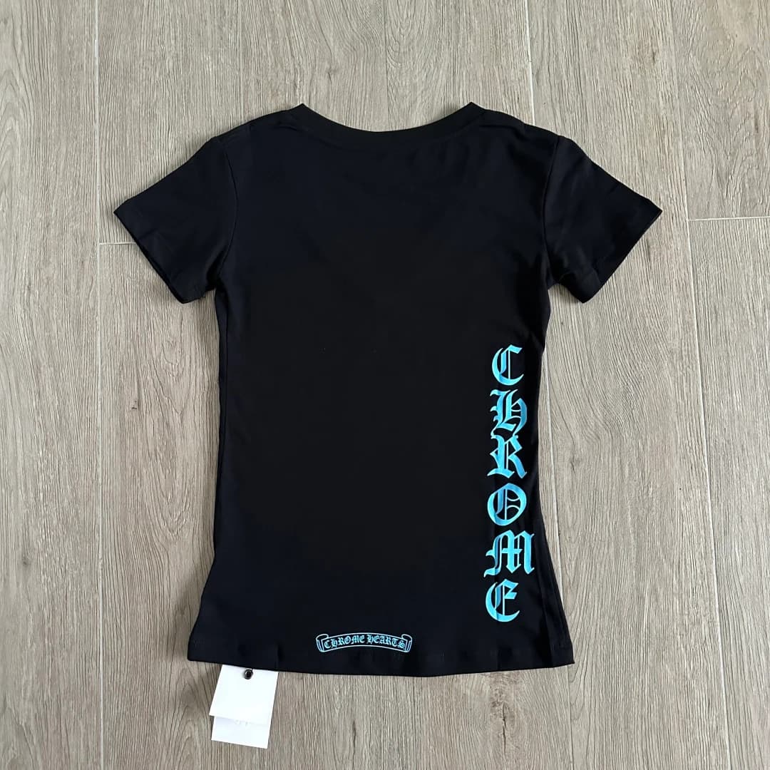 Черная женская футболка Chrome Hearts, вид сзади