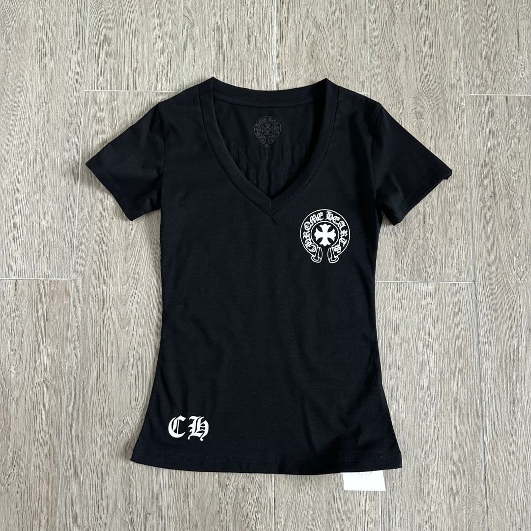 Черная женская футболка Chrome Hearts с V-образным вырезом, вид спереди