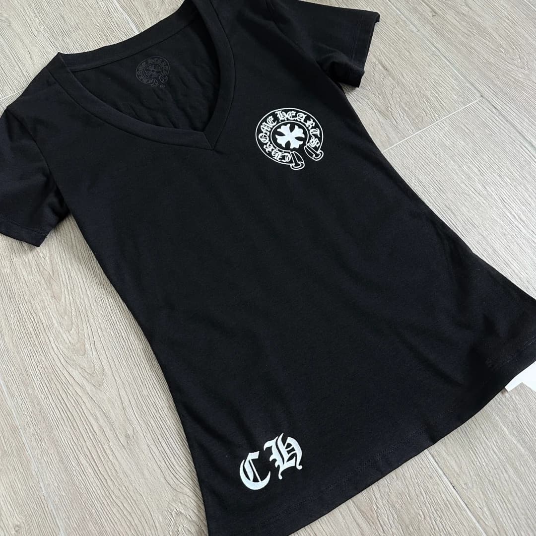 Черная женская футболка Chrome Hearts, общий вид спереди