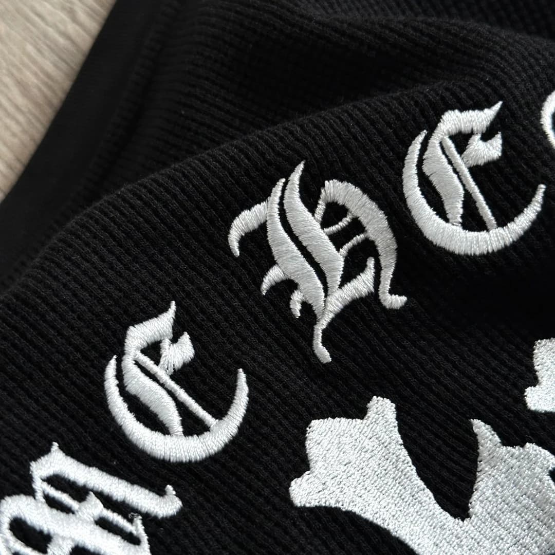 Вышивка Chrome Hearts на вафельной ткани