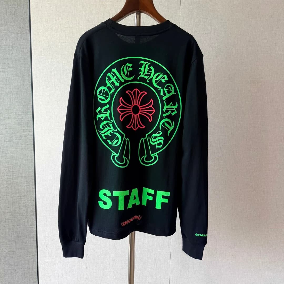 Черный лонгслив Chrome Hearts Staff на вешалке, вид сзади