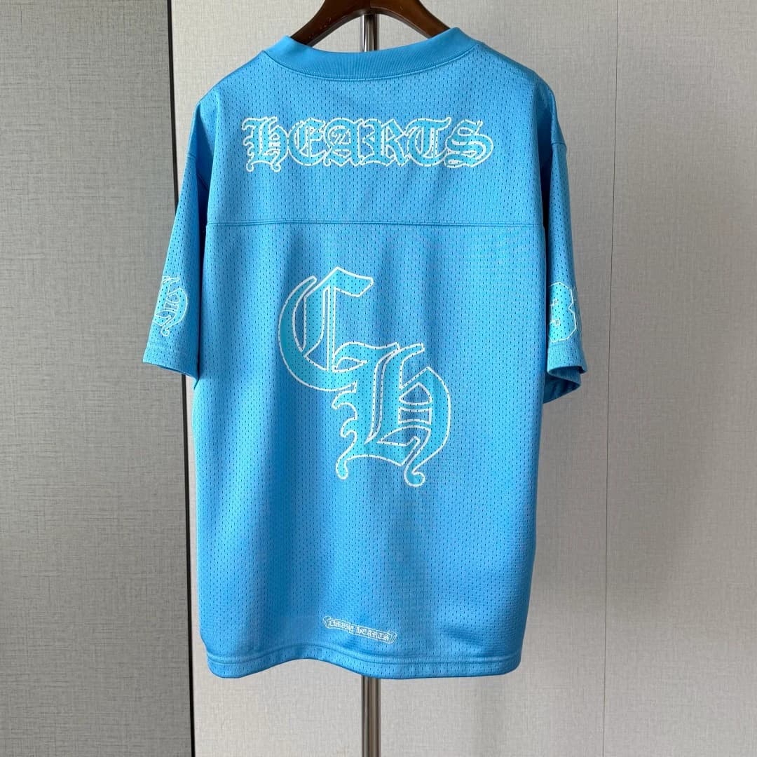 Голубая сетчатая футболка-джерси Chrome Hearts на вешалке, вид сзади