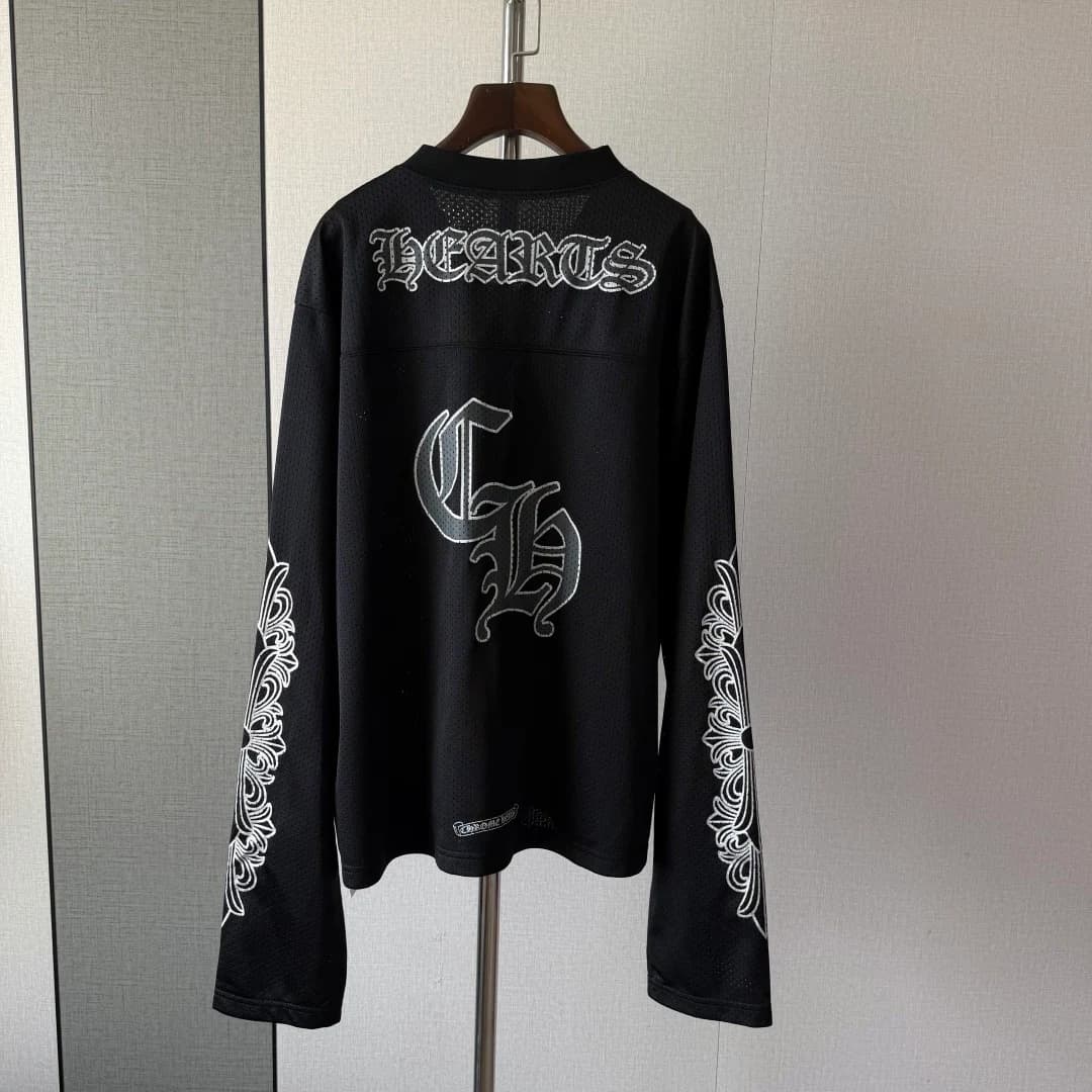 Черный сетчатый лонгслив Chrome Hearts на вешалке, вид сзади