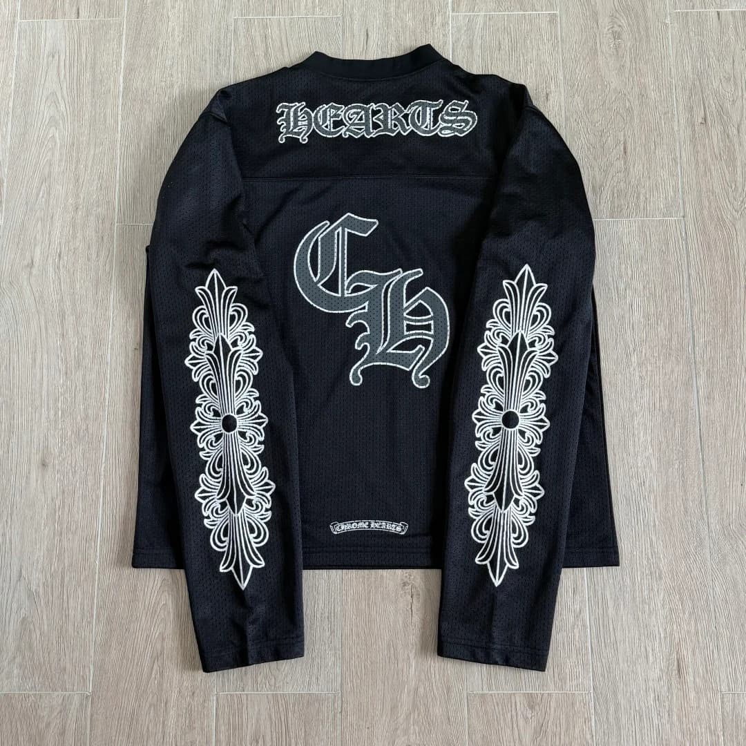 Черный лонгслив Chrome Hearts, вид сзади