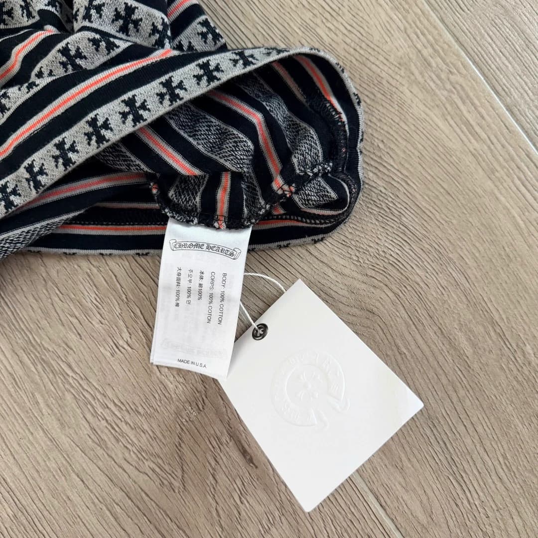 Внутренний ярлык с составом материала футболки Chrome Hearts