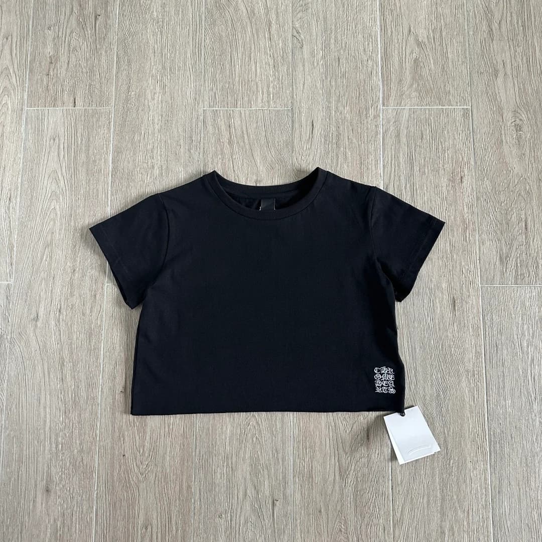 Черная укороченная футболка Chrome Hearts, вид спереди