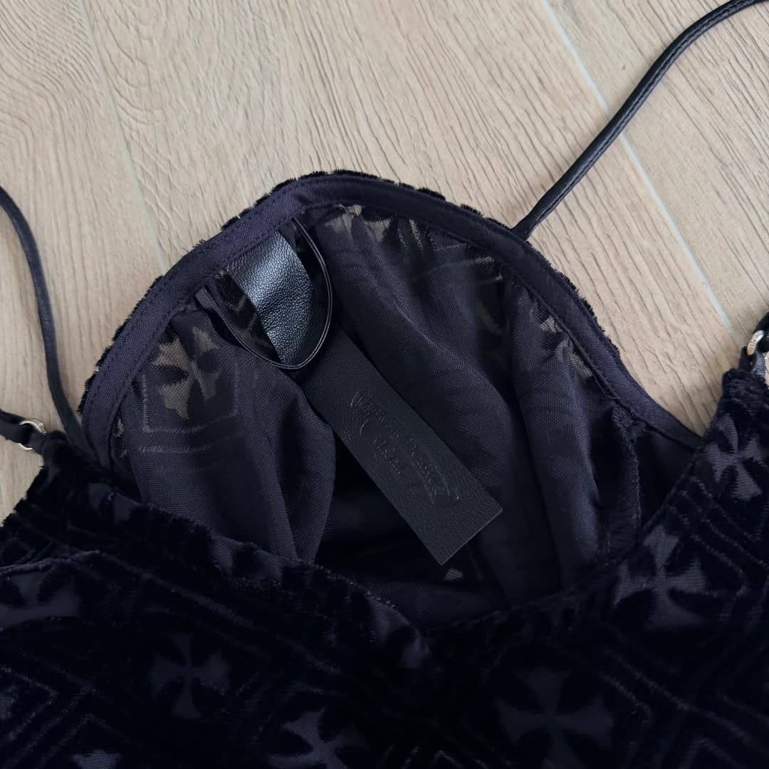 Внутренняя сторона топа Chrome Hearts с ярлыком