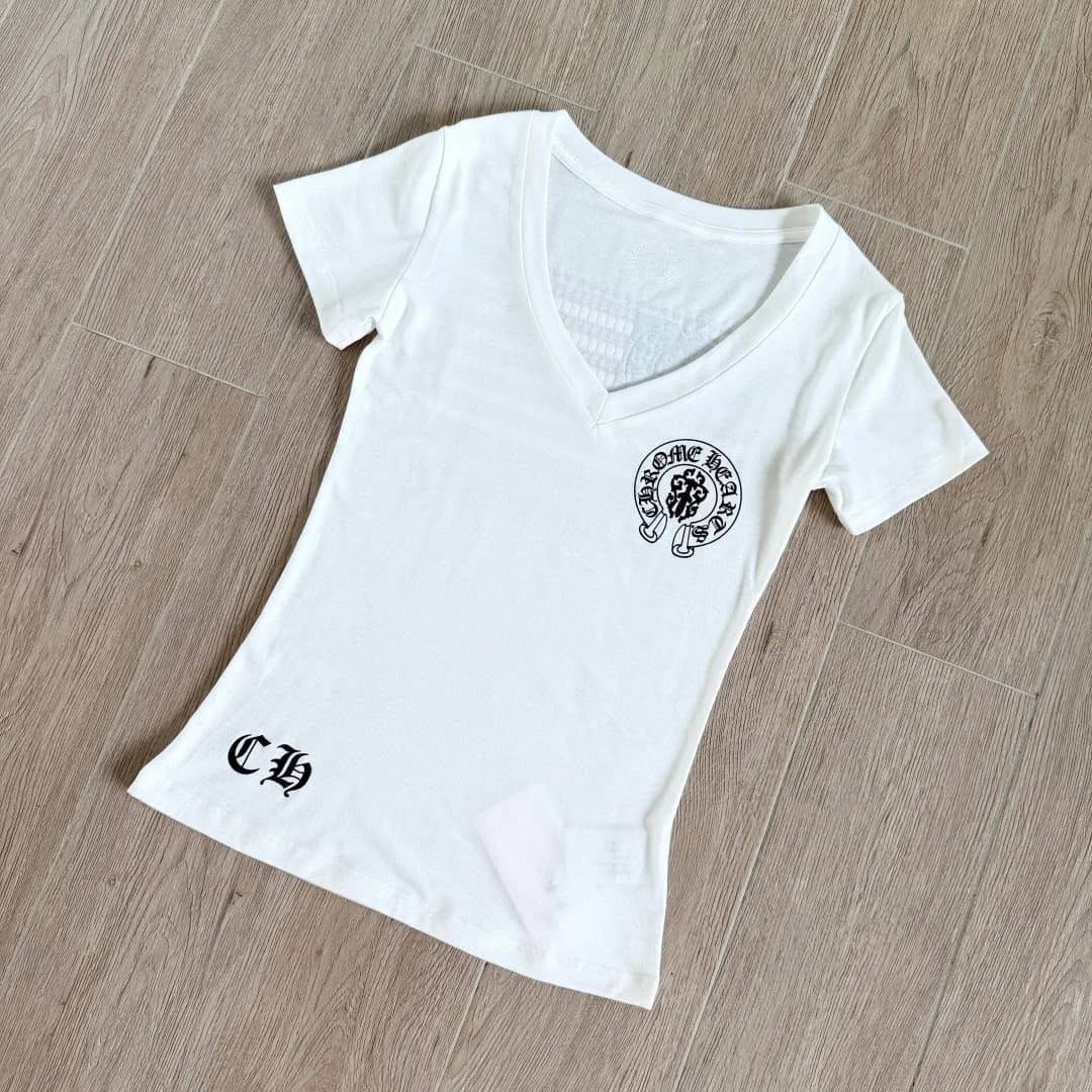 Белая женская футболка Chrome Hearts, вид под углом